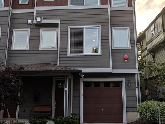 End unit with 2 car tandem garage