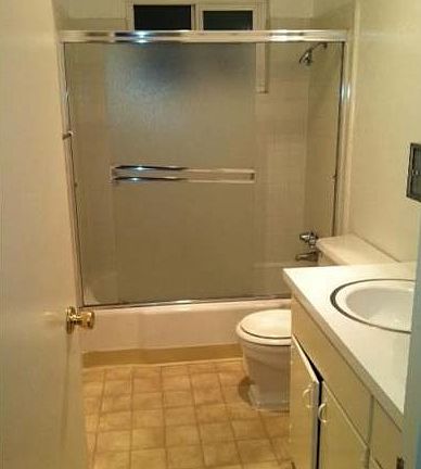 2nd image of 220 Selwyn Dr APT 4
