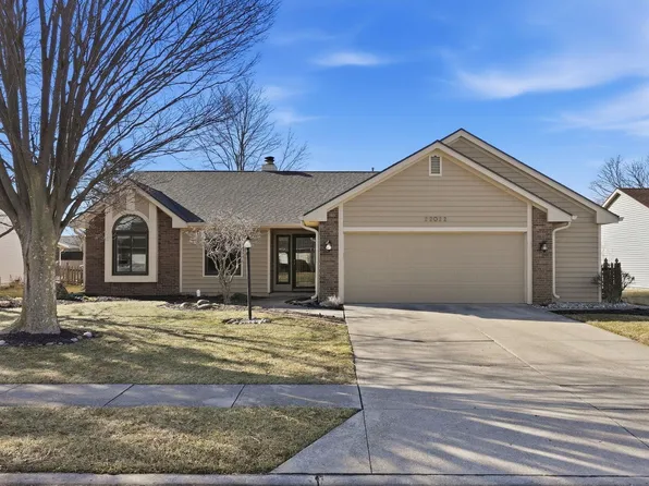 22022 Sunview Dr, Woodburn, IN 46797