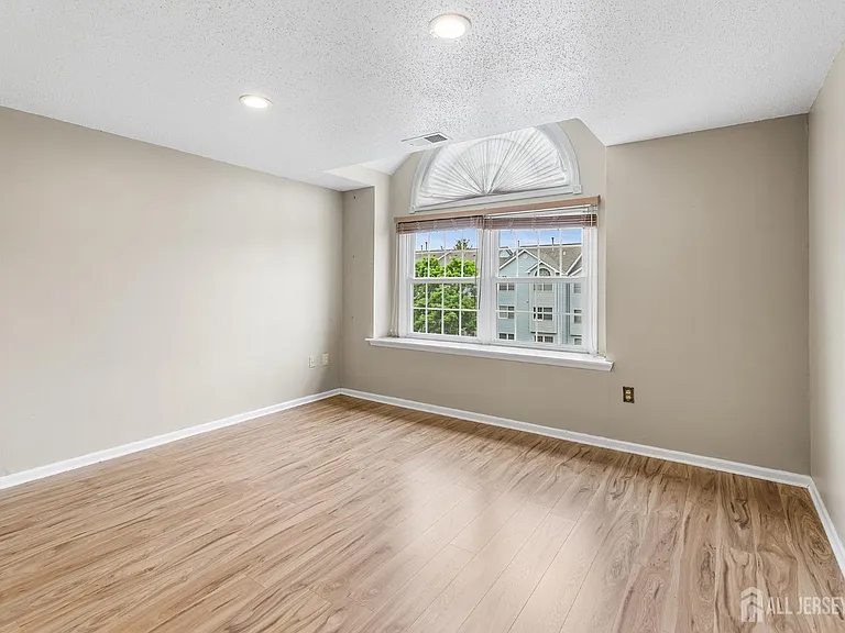 834 Edpas Rd — Photo 11