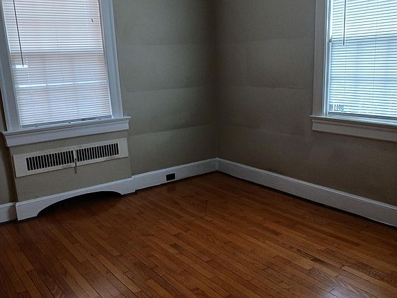 2nd image of 115 Westmoreland Ct #10