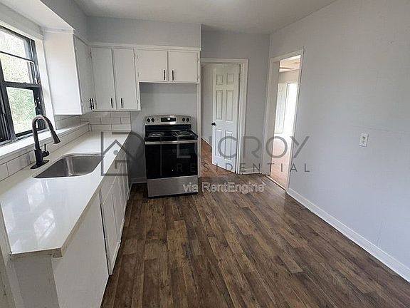 5th image of 320 Lawrence Rd