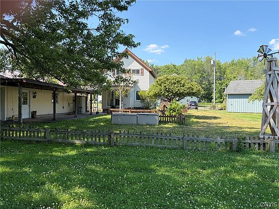5th image of 372 E Kirby St
