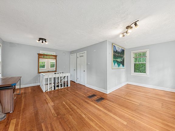 5th image of 38554 N Lincoln Ave