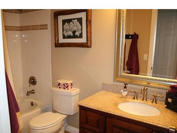4th image of 4835 Gardenia St
