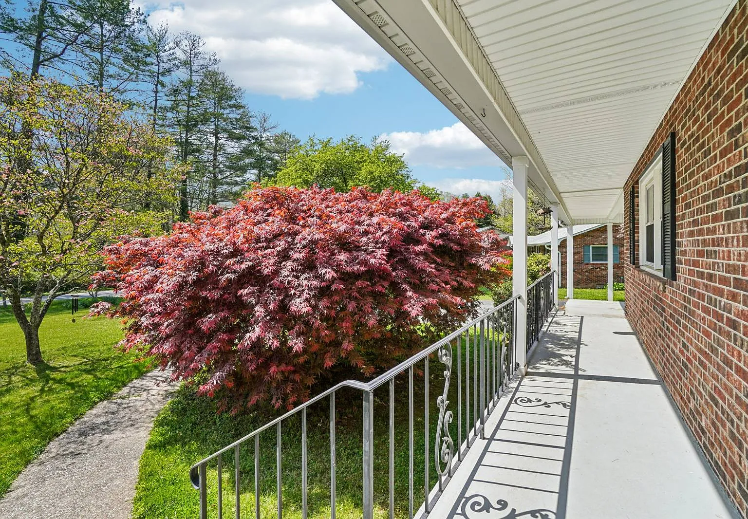 4 bed, 2.0 bath, 2800 sqft, $2,800 — Photo 4