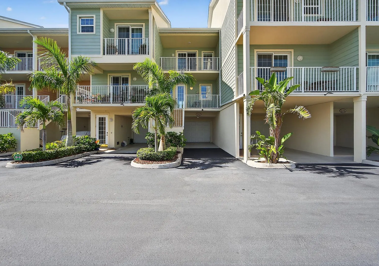 2 Bedroom 1.5 Bath Townhome — Photo 2