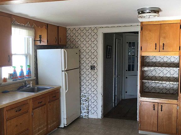 4th image of 12 Depot Ln