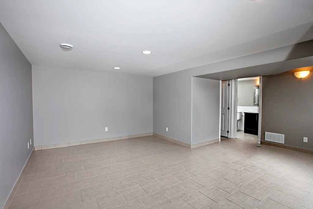 1717 Lansing Avenue — Photo 4