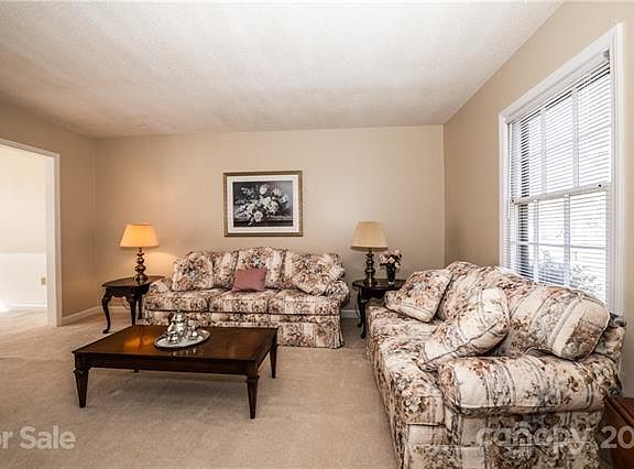 4th image of 840 Winter Wood Dr