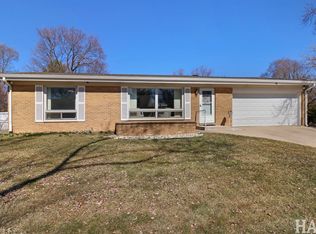 86 Mariposa Ave, Waukegan, IL 60087