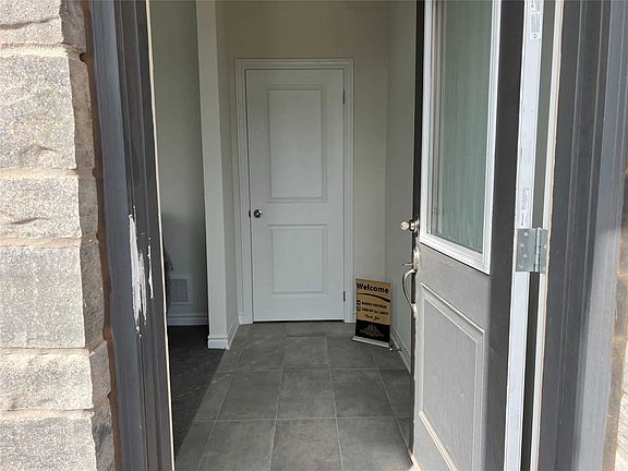 4th image of 383 Dundas St E #62