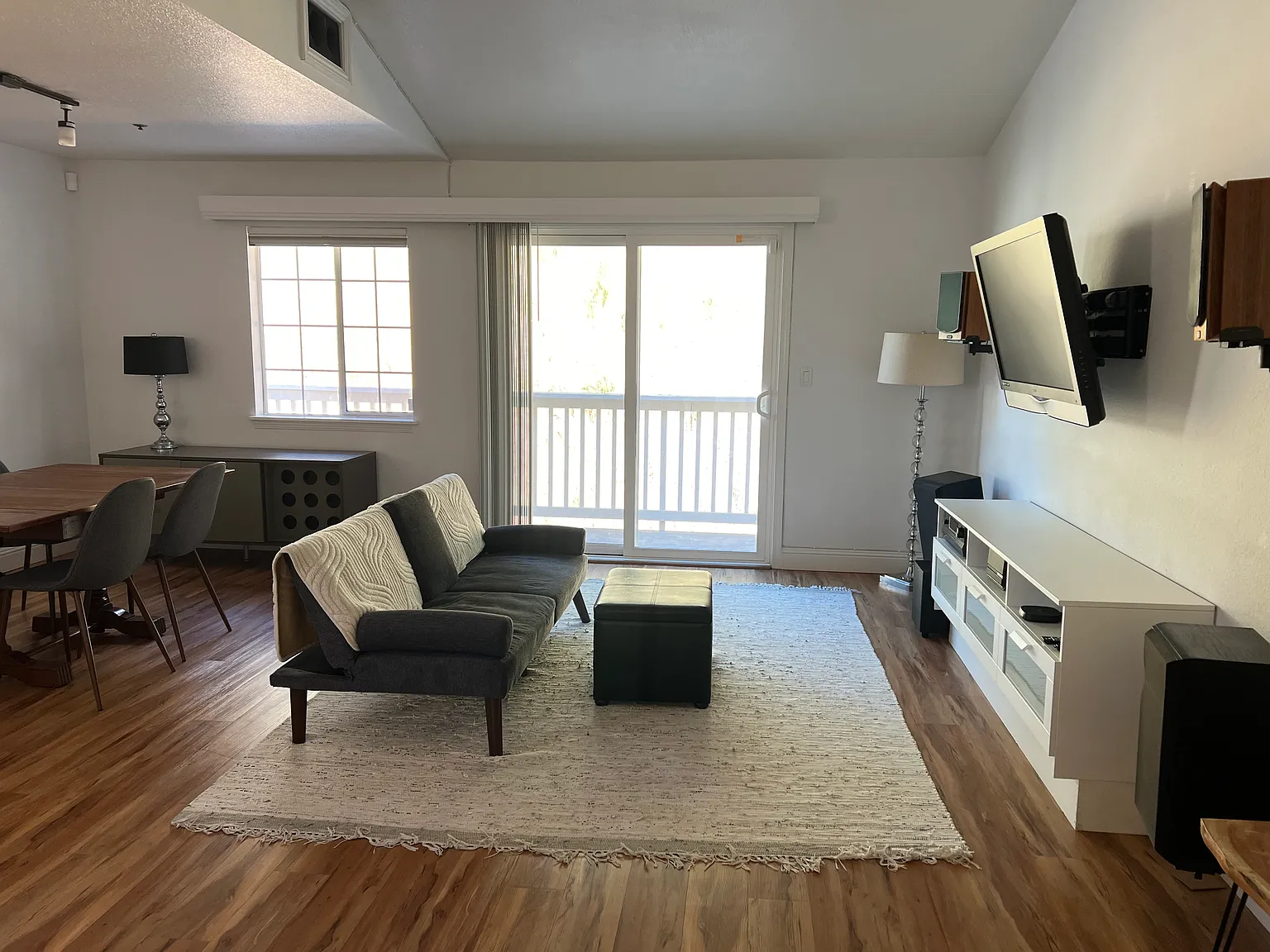 2 bed, 1004 sqft, $5,800 — Photo 4