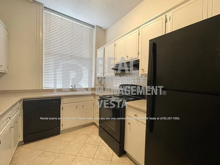 587 Cherry St #4 — Photo 5