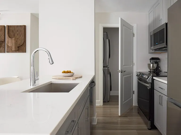 Lakeside Apartments — Photo 10