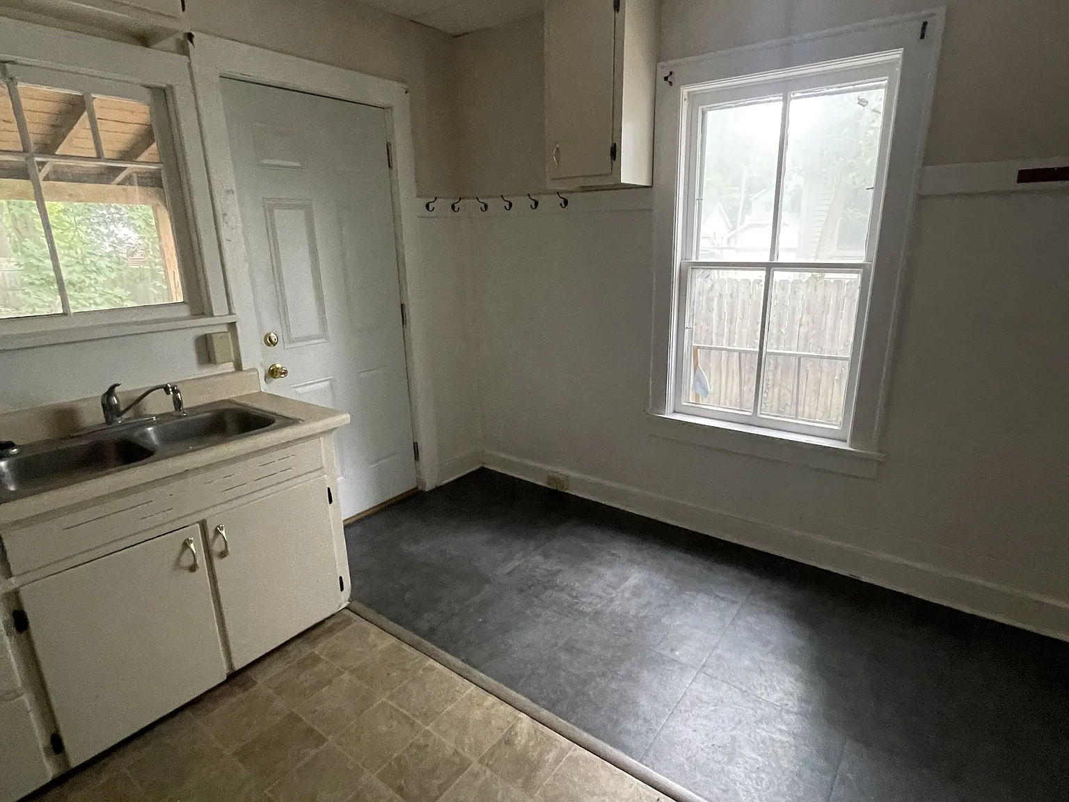 420 / 422 West Lovett Street - 420 — Photo 3