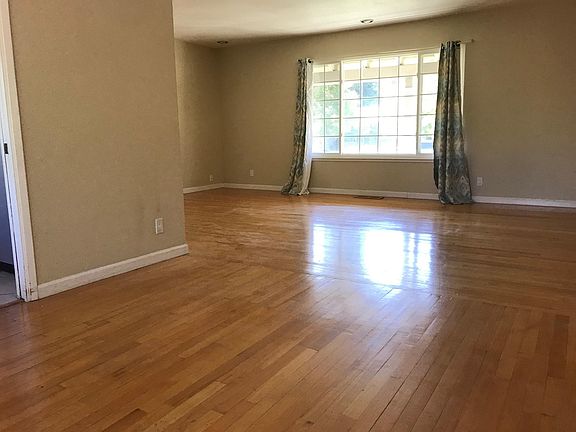 3rd image of 6060 Sanford Dr