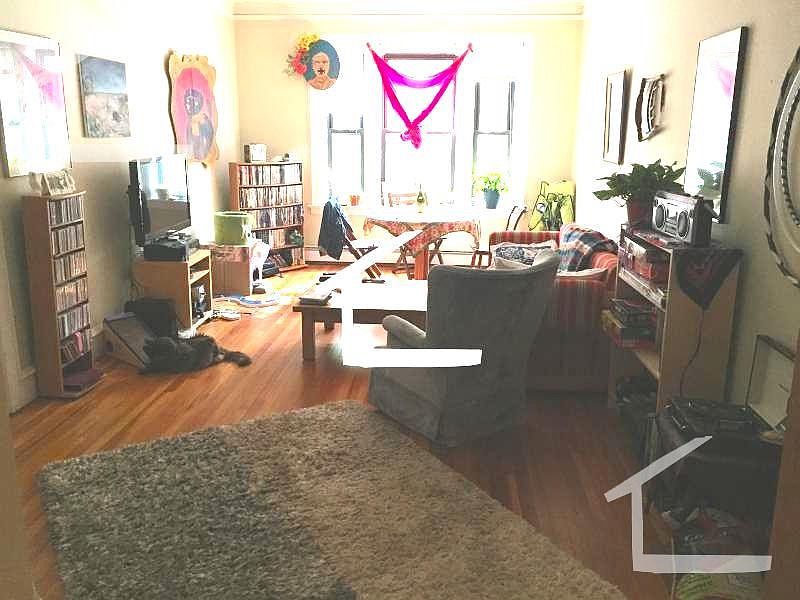 2nd image of 15 Park Vale Ave APT 04