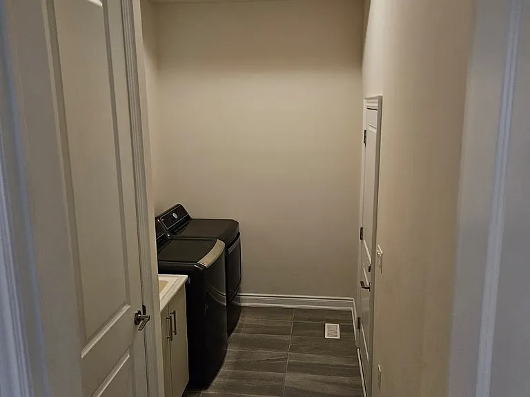 18 Gladmary Dr — Photo 8