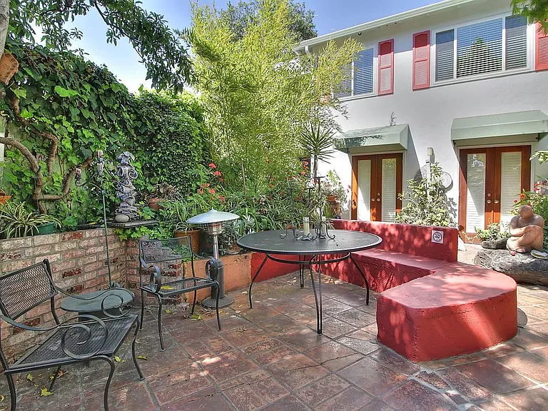 884 Park Dr — Photo 4