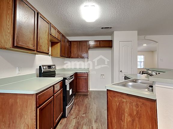 3rd image of 808 Meandering Dr