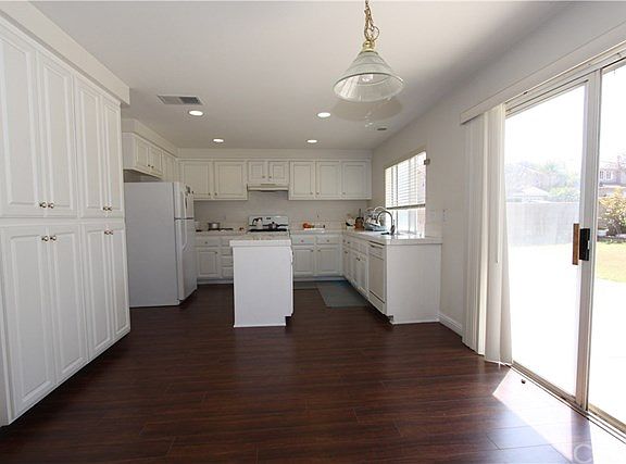 3rd image of 180 Brim St