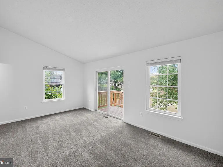 1015 Saint Michaels Dr — Photo 23