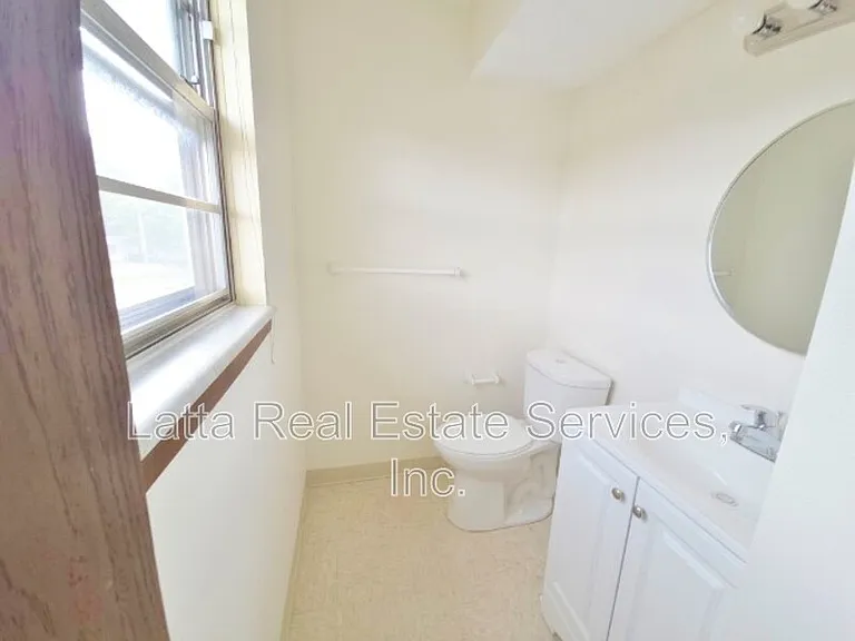 12502 E 40th St S #C — Photo 6