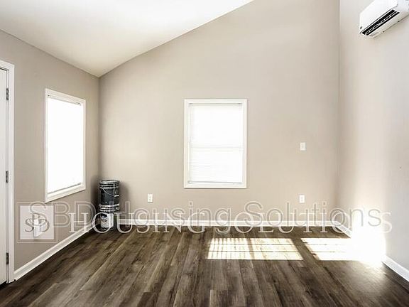 4th image of 1403 S Hedges Ave