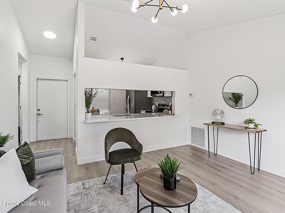 5th image of 2861 Detached Cir SE