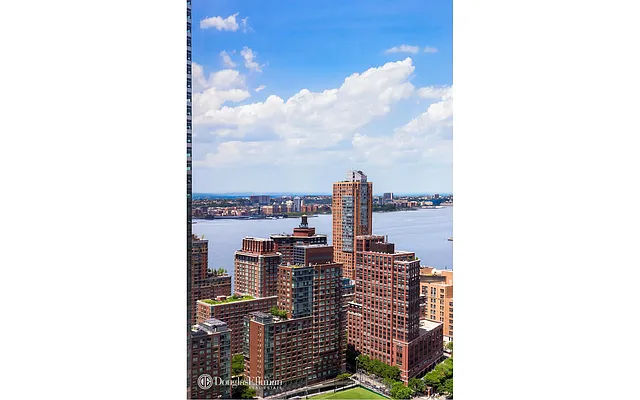 Rented by Douglas Elliman | media 15