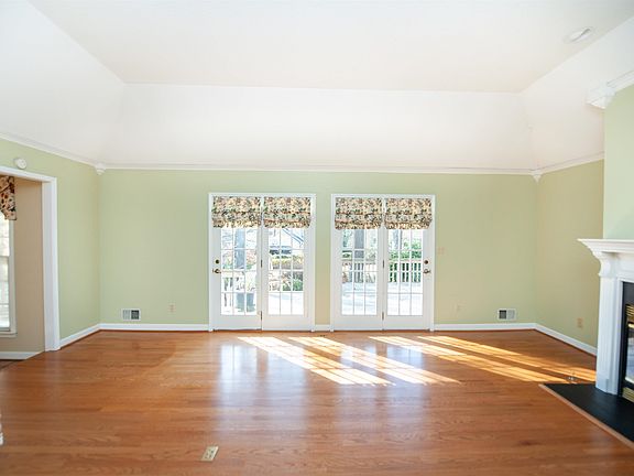 3rd image of 1200 Shoresbrook Rd