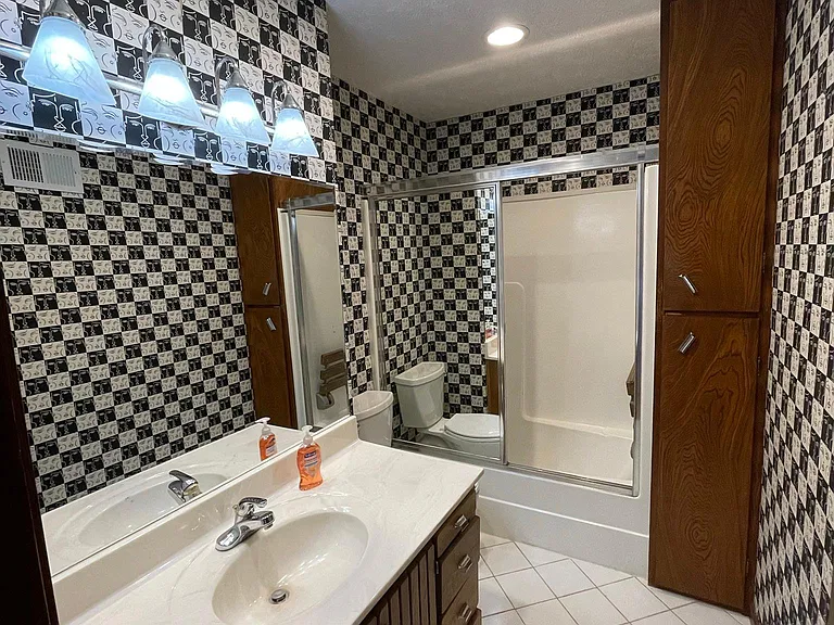 8235 Browne St — Photo 10