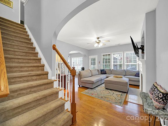 2nd image of 668 Goldflower Dr