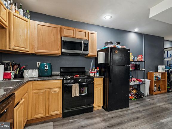 5th image of 1711 N Willington St
