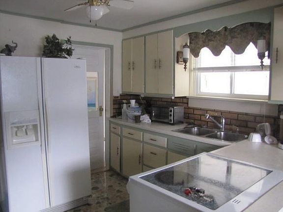 4th image of 210 N 11th Ave