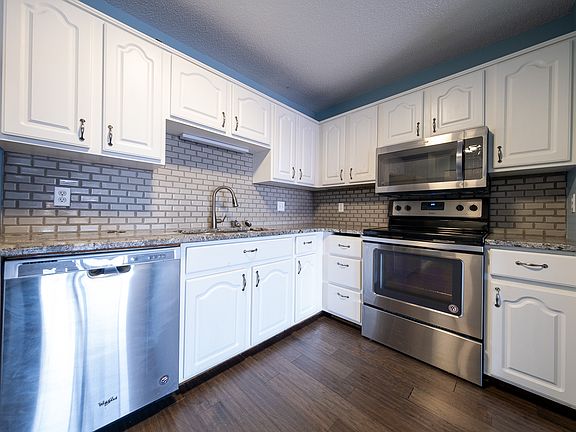 3rd image of 26 10th St W Unit 804