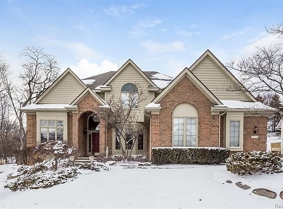 2nd image of 27234 Cambridge Ln