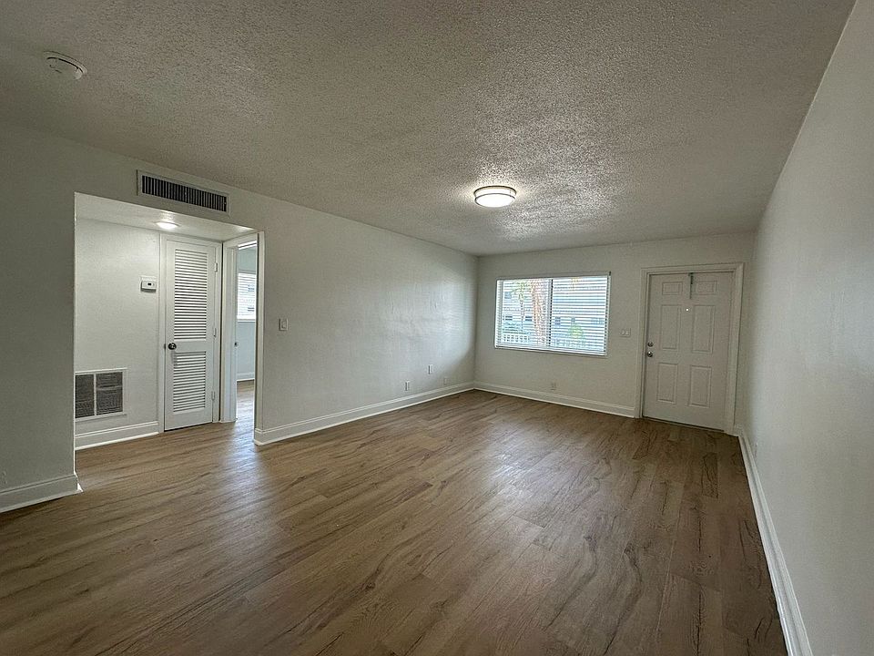 1st image of 110 NE 19th Ave #11