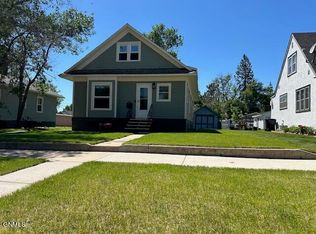 613 4th Ave E, Williston, ND 58801