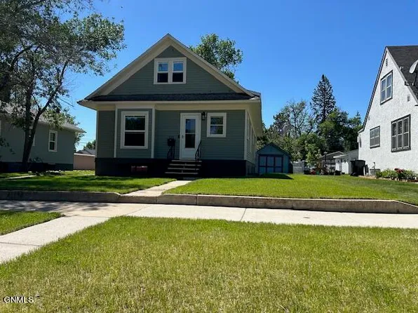 613 4th Ave E, Williston, ND 58801