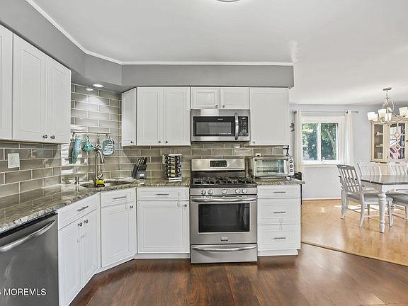5th image of 242 Silver Lane