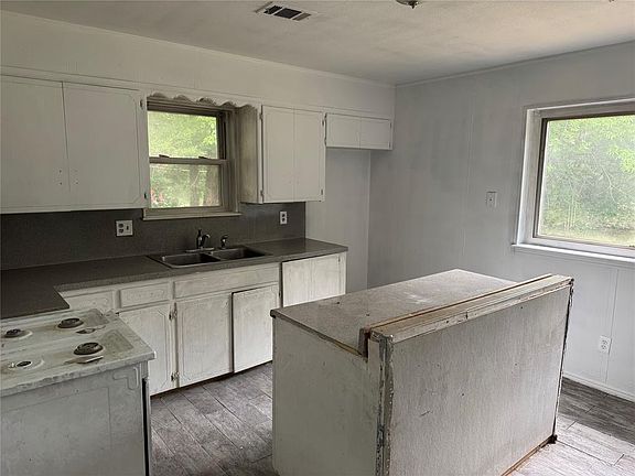 4th image of 1037 Hoyt Ave