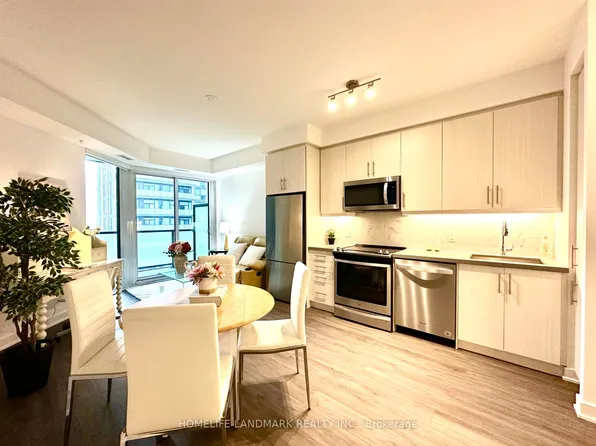 85 Oneida Cres #813, Richmond Hill, ON L4B 0H4