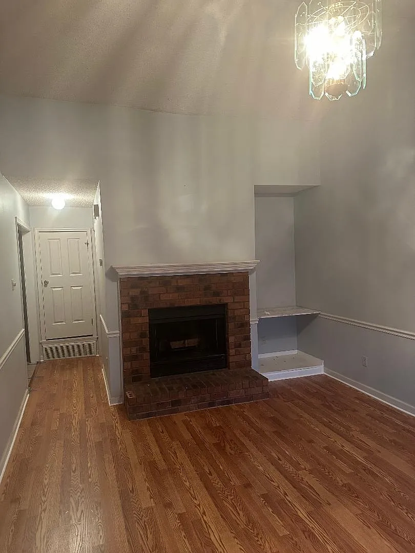 2 bed, 1054 sqft, $1,295 — Photo 2