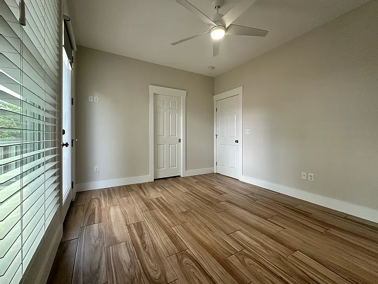 1415 Abercorn St — Photo 16