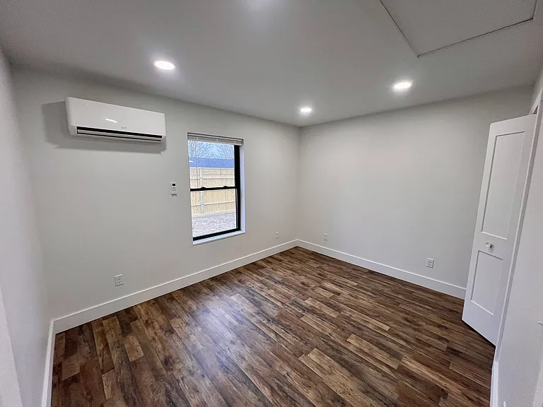 7127 Grand River Ave — Photo 14