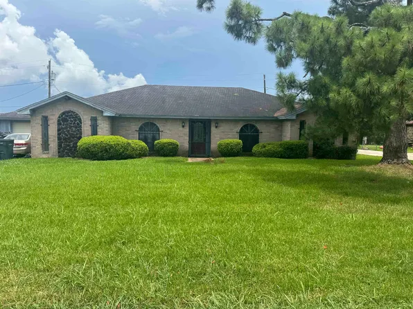 2230 W Highland Dr, Beaumont, TX 77705