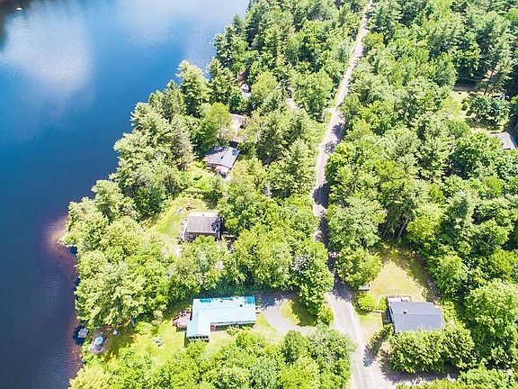 3rd image of 50 Lake Dr