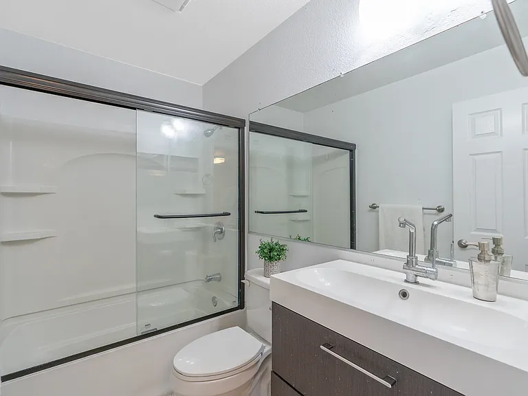 2310 N Fairview St #210 — Photo 21